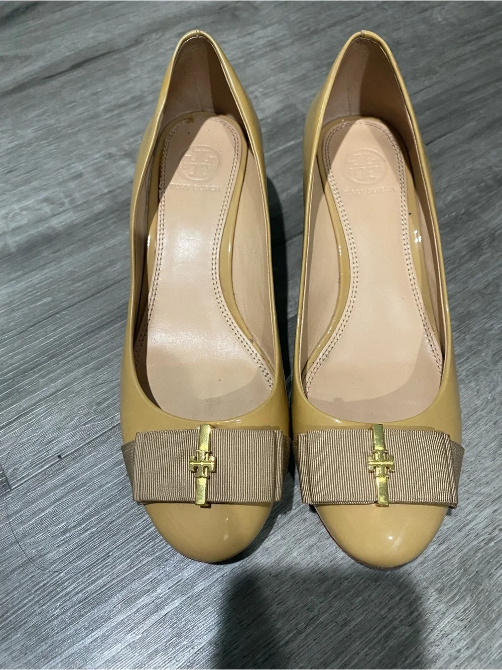 Tory Burch Beige Patent Leather Bow Flats with Gold Logo